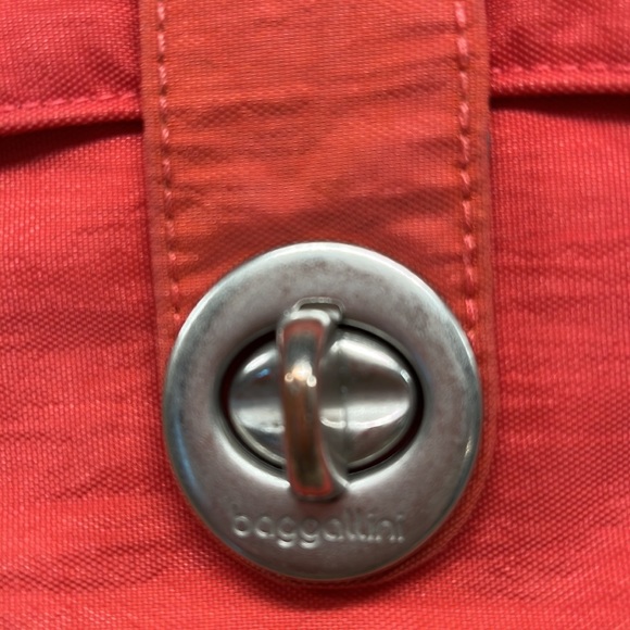 Baggallini Coral Colored Purse - Picture 3 of 14